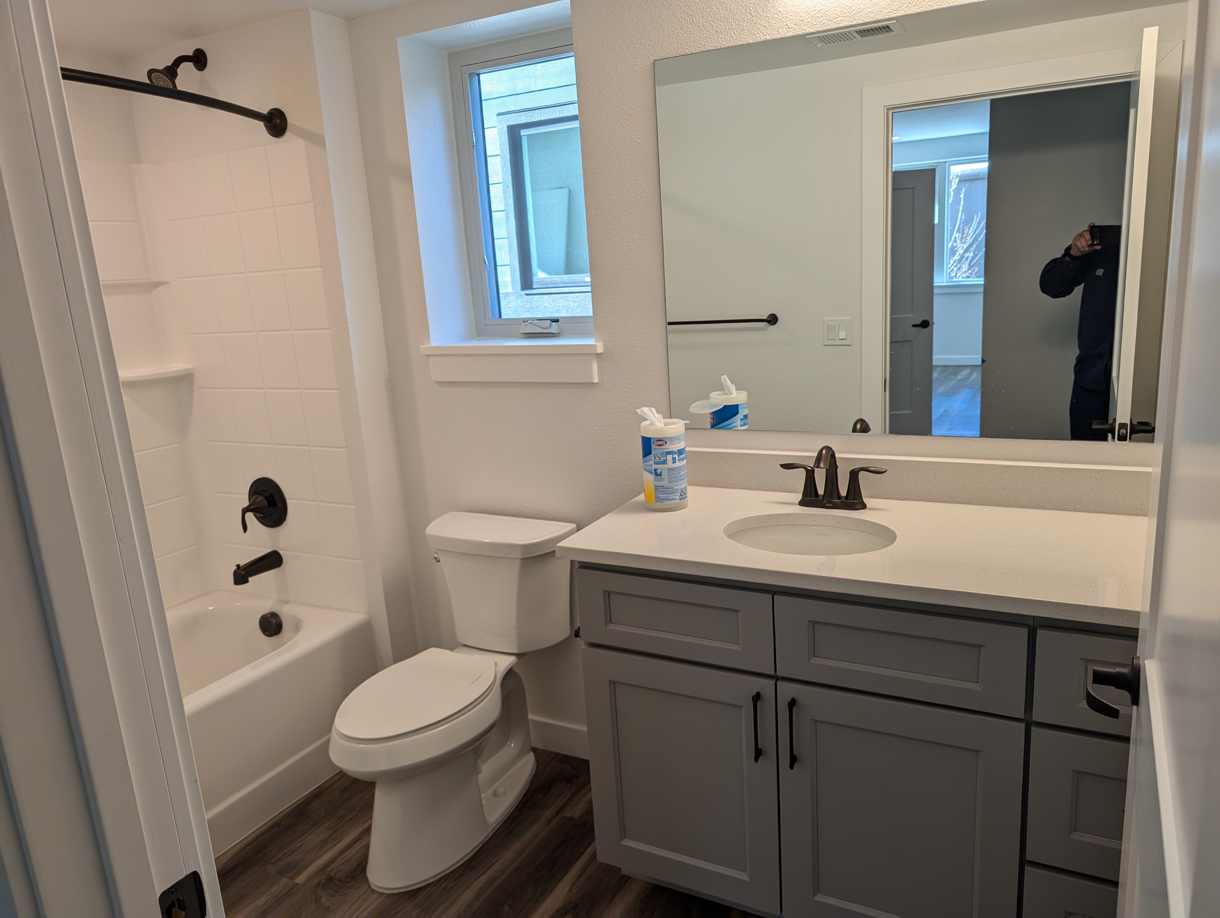 Two-Bedroom_Bathroom_A_Frisco.jpg detail image