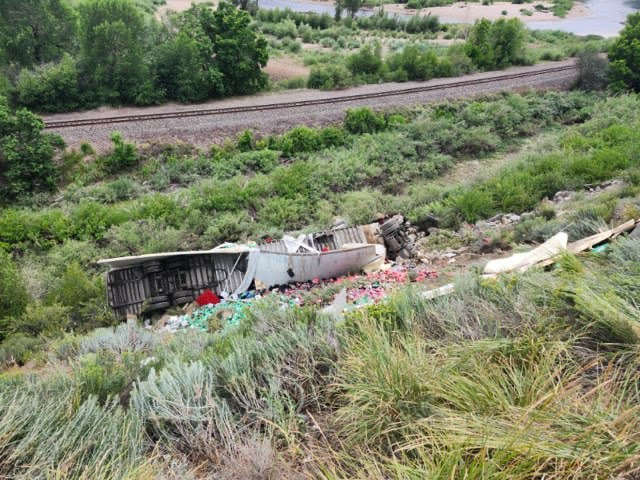 semi-truck_wreckage_hayden_canyon.jpg detail image