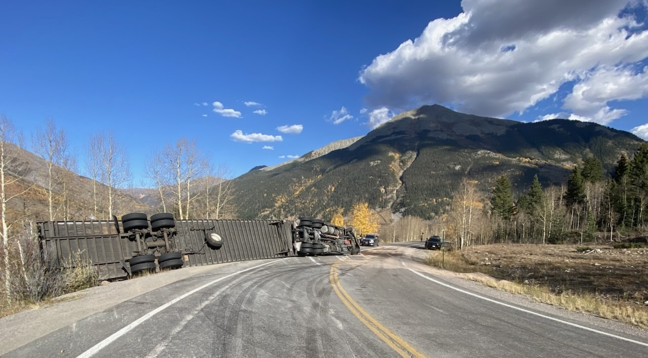 US550_south_silverton_semi_truck_rollover.jpg detail image