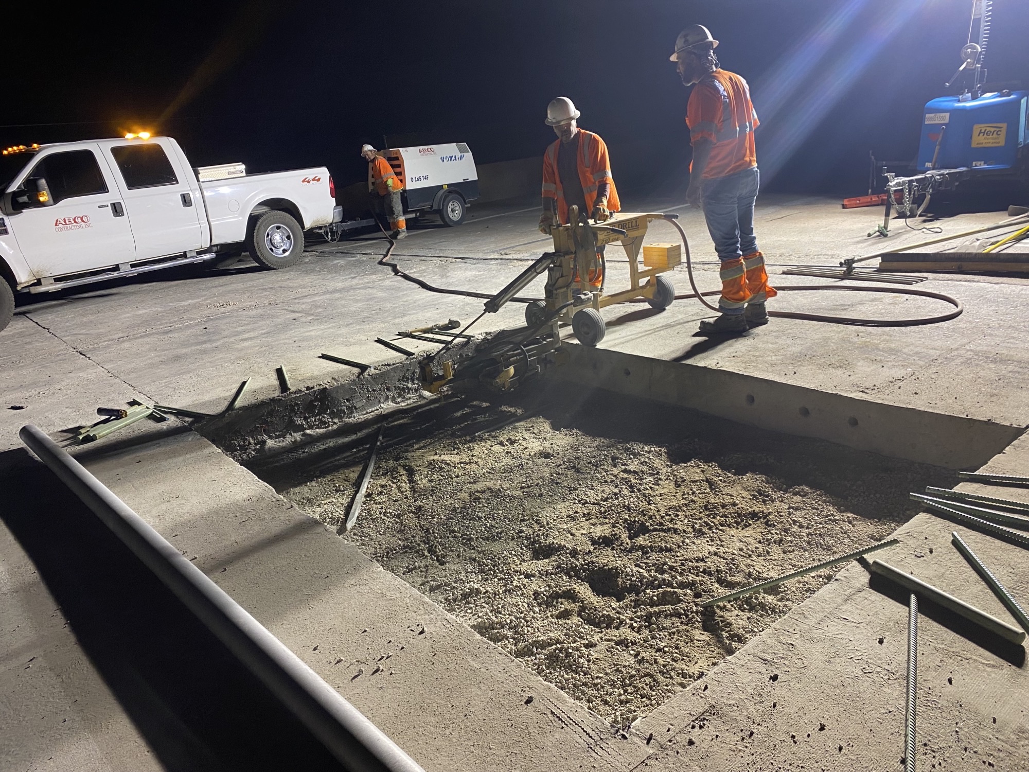 The project team prepares to replace a concrete bridge panel on southbound I-25 in September detail image