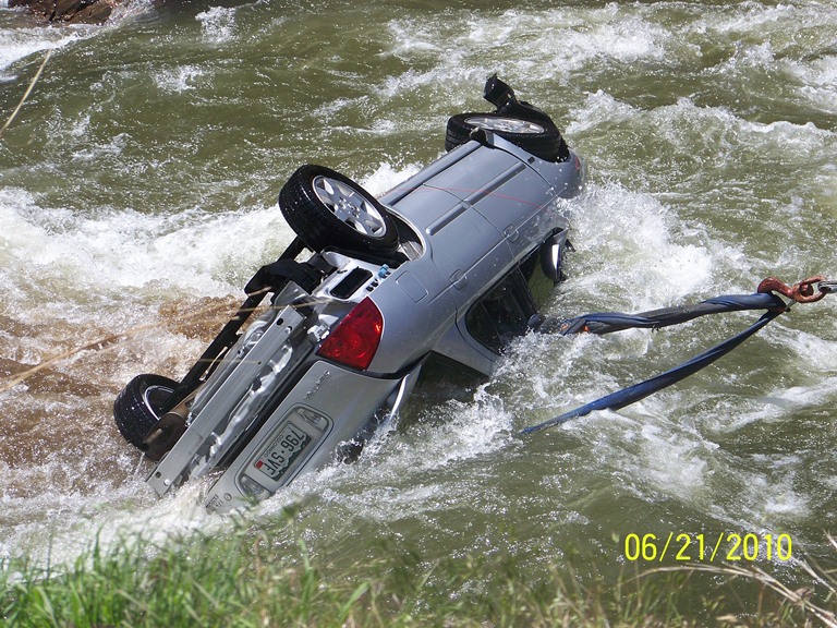 U.S.6 M.P. 270 Car in Creek 033.JPG detail image