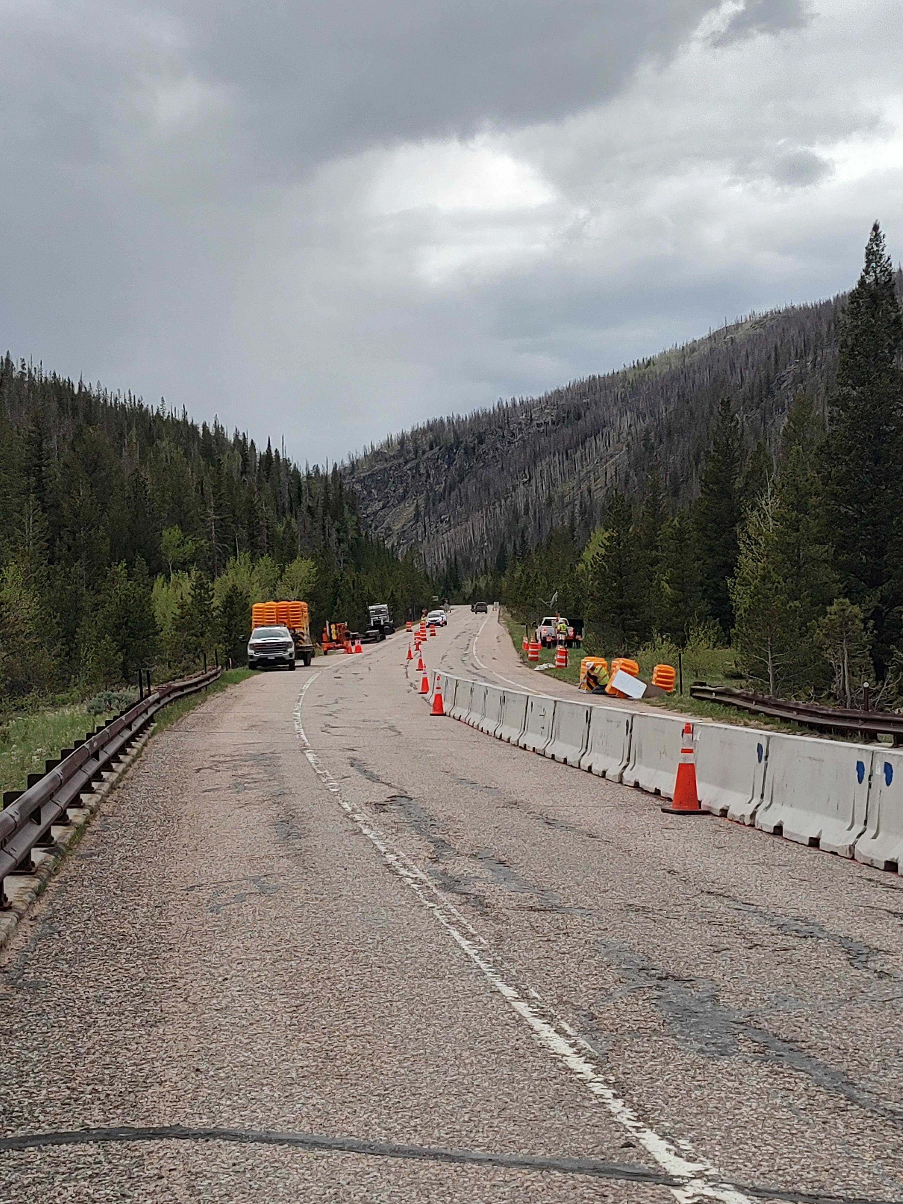 CO 14 Cameron Pass Barrier Set for One-Way Travel.jpg detail image