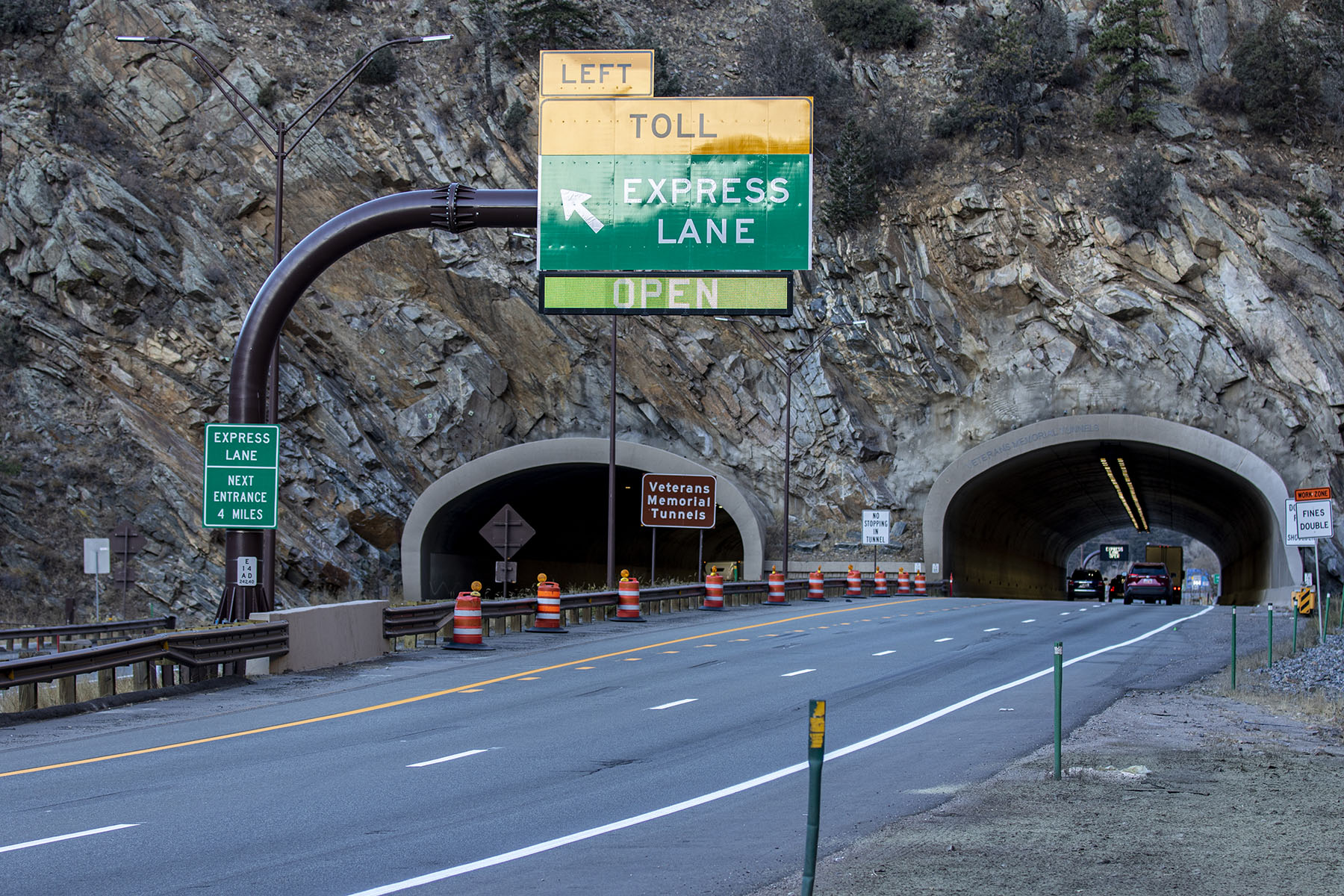 Westbound entrance to Veterans Memorial Tunnels detail image